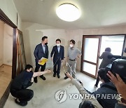 노후 공공임대주택 현장 방문한 이준석