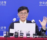 '물가비상' 매파적 한은에 주식·원화·채권 '트리플 약세'