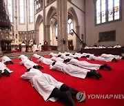 작년 한국 천주교회 신규 사제 111명..33년 만에 '최저'