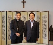 조희연 후보 만난 정순택 대주교