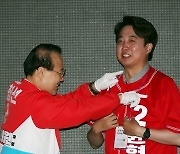 윤형선 후보 선거사무원 된 이준석 대표
