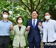 송영길 후보 사전투표 '가족 총출동'