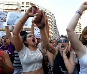 "합의 없는 성관계는 모두 강간" 스페인 의회 법안 통과