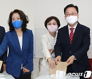 이장우·허태정 대전시장 후보 사전투표 대열 동참