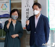 새벽부터 사전투표·온종일 유세..서울교육감 후보들 '부동층 잡기'