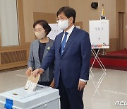 '사전투표 첫 날' 충북지사 후보들 소중한 한 표