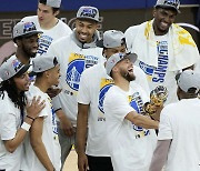 GSW, 3년 만에 NBA 파이널 무대 진출..커리 MVP