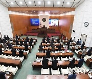 서울시의회 성접대 의혹 보도 '진실 공방'..김 의장실 "'사실무근' 법적 책임 물을 것"