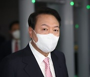 [단독] '5% 물가 잡기' 尹 민생안정대책에 '5G 중간요금제' 도입 포함
