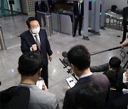 尹 "대통령실, 사람 비위·정보 캐는건 안해야"..법무부 인사검증 논란 일축