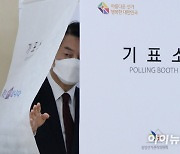 [포토]기표 마친 안철수 성남 분당갑 후보