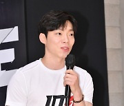 [JB포토] 이재도 '티셔츠랑 신발 좋으니깐 많이들 착용하세요'