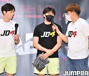 [JB포토] 이재도를 보러 창원에서 온 남성 팬