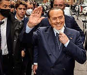 '섹스파티 의혹' 베를루스코니 이탈리아 전 총리 또 실형 위기