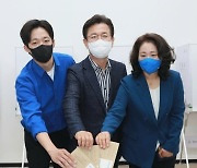 사전투표하는 허태정 민주당 대전시장후보