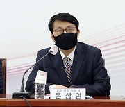 윤상현 "민주당 기성세력, 26살 女대표 항복선언 받아내"