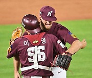 KBO 1095G 포수와 찰떡궁합.. 애플러 인생투, "이지영 만나고 달라졌다" [부산 톡톡]