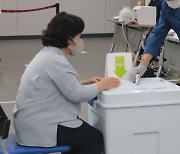 [6·1 지방선거] 사전투표 1일차 종료..부산 투표율 9.36