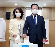 사전투표하는 박남춘 후보