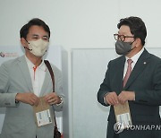 사전투표한 국민의힘 권성동 원내대표와 김진태 후보