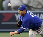 류현진, 16년 만에 MLB 한일 투수 맞대결 승리..한국 7승 4패