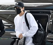 [TEN 포토] 방탄소년단 정국 '청바지+흰티만 입어도 빛나'