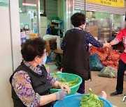 계산시장 상인들에게 지지 호소하는 이준석 대표