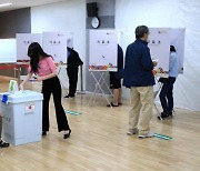 지방선거 사전투표율 오후 1시 15.44%.. 4년 전보다 1.46%P 높아