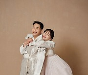 '9월 결혼' 금조♥백기범 웨딩 화보 공개..나인뮤지스 들러리 '눈길'