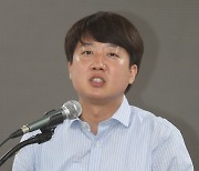 '김포공항 이전' 비판하는 이준석 대표