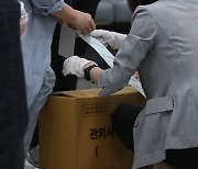 관외 투표지 회송박스 '봉인'
