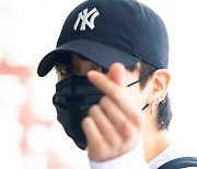 방탄소년단 정국, '하트 눈빛에 녹는다' [사진]