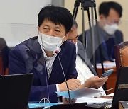 민주 "'식물총리'를 '협치카드'로 내세워"..윤종원 낙마에 여권 비난