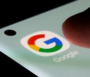 다가오는 구글 외부결제앱 삭제..사전 규제 못하는 방통위·가격인상하는 업계
