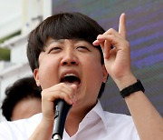 '김포공항 이전' 이재명 공약인데.. 민주 제주지사 후보 "이준석 사퇴하라"