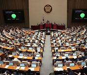 지방선거 D-3, 1인당 최대 1000만원 손실보상 추경 한밤 본회의 처리(종합)