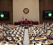 [속보] 62조원 추경안 본회의 통과.. "371만명에 최대 1000만원"
