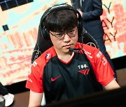 [MSI] 교전 힘 싸움 밀린 T1, RNG에 1세트 패배