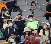 [K-현장메모] '4600명이 만든 뜨거운 분위기'..충남아산 홈 구장 열기 '후끈'
