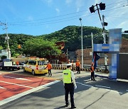 부산 선거 유세차량 구조물 전선에 걸려 도로로 떨어져