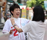 군포 시민들 만난 김은혜 후보