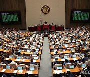 '손실보상 추경안' 본회의 통과..소상공인 최대 1천만원[뉴시스Pic]