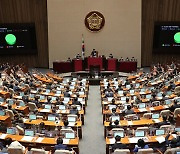 '손실보상 추경' 한밤 본회의 처리..총 62조 규모