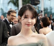 칸도 반한 '브로커' 아이유, 미모 전성기 [DA★]