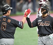 '9회 8득점' 한화, KT에 12-4 역전승..3연승 질주