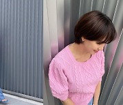 송지효, 숏컷+핑크룩도 잘 어울려 '매일이 미모 성수기' [리포트:컷]
