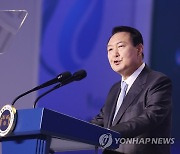 尹대통령, 박찬욱·송강호에 축전.."한국영화 경쟁력 확인"