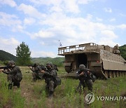 미래형 보병전투장갑차 '레드백' 육군 기동 시연