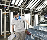 Xinhua Headlines: China's auto industry tackles challenges to safeguard global industrial chain amid pandemic