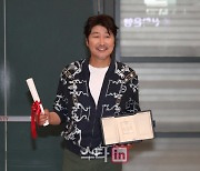 [포토]포즈 취하는 '남우주연상' 송강호